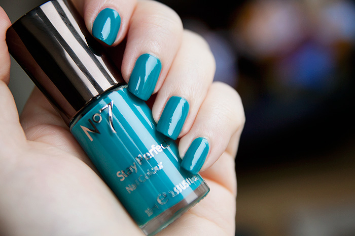 Boots-No7-Stay-Perfect-Nail-Colour-in-Cruising-Teal_2