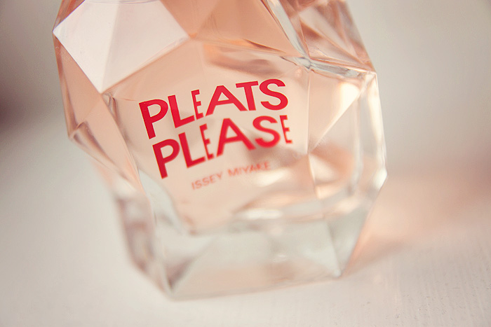 issey miyake pleats please perfume