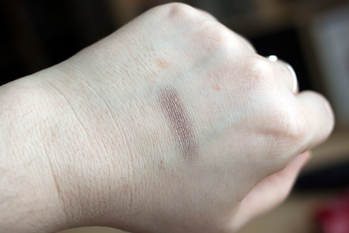 Clarins Mineral Eyeshadow in Smoky Plum Swatch