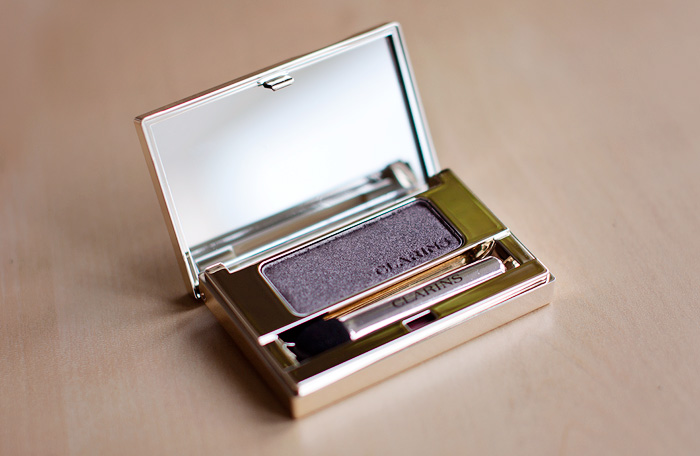 Clarins Mineral Eyeshadow in Smoky Plum